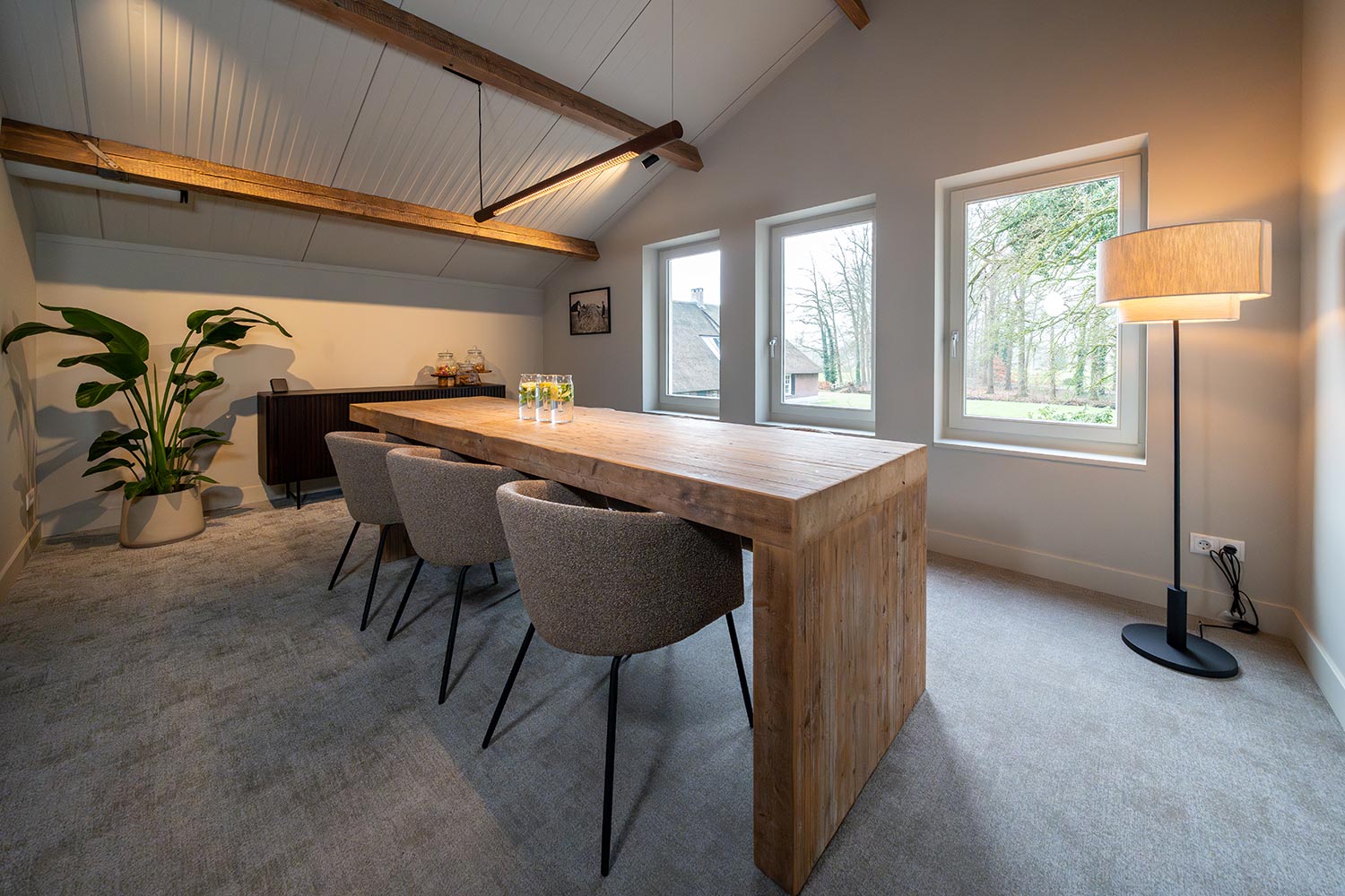 Wolfskamer-meetingsrooms-de-hooizolder-7-pers-vergaderen-barneveld